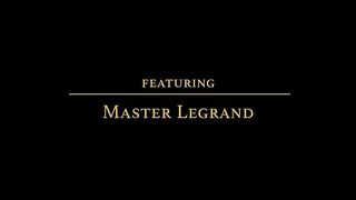 Хозяин дома трахает прислугу на постели