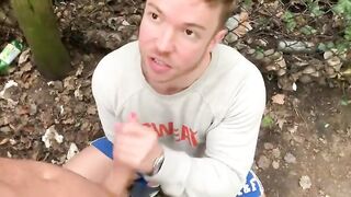 Три гомосексуалиста ебутся возле сетки рабицы