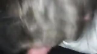 Смазливый гей делает домашний минет от первого лица