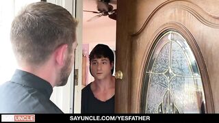 Священник трахнул молодого гея после молитвы