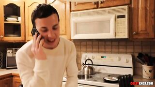 Пленник выебан в жопу неизвестным в маске