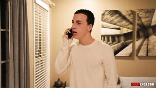 Пленник выебан в жопу неизвестным в маске