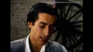 Ребята трахаются в амбаре с бочками