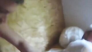 Зрелый гей трахает в жопу парня в позе стрелы