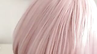 Толстяк ебет задницу женственного транссексуала в униформе горничной