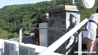 Старухе повезло потрахаться с бисексуальными ребятами