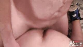 Толстые пенсионеры заняты гей сексом вдвоем