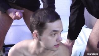 Два пастора трахаются с парнем