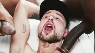 Два негра ебут парня в кепке