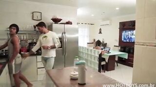 Бойфренд сестры трахается с парнем