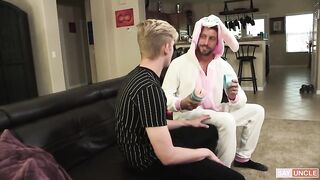 Пасхальный кролик выебал пацана