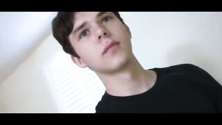 Студент отдается в попку зрелому мужику за деньги