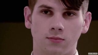 Зрелый гей насладился задней дырочкой молодого красавчика в душе