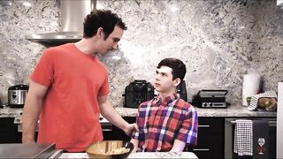 Мужчина получил минет и трахнул сына в попку на кухне