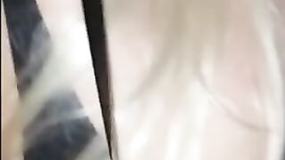 Травести диву долбят в попку от первого лица