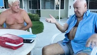 Жирные пенсионеры ушли вдвоем в спальню ебаться