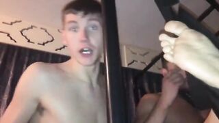 На пьяной гей тусовке ребята хорошо потрахались