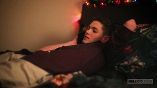 Молодые геи трахаются на Рождество