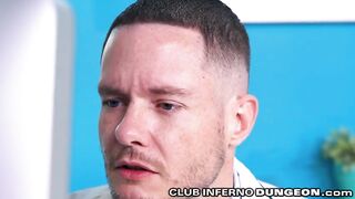 Озабоченный доктор извращается над аналом пациента