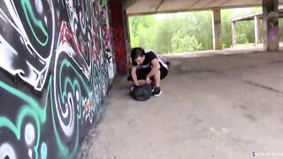 Убедил молодого незнакомца потрахаться на заброшке в POV