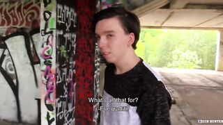 Убедил молодого незнакомца потрахаться на заброшке в POV