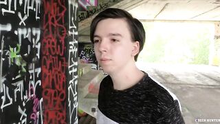 Убедил молодого незнакомца потрахаться на заброшке в POV