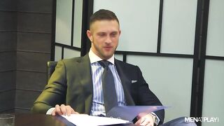 Во время деловой встречи коллеги трахнулись в гей порно