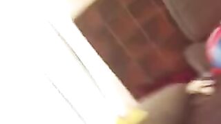 Зрелый гей обожает ебать в зад молодого транса напротив домашней камеры