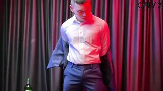 Азиат знает как справиться с сильным возбуждением толстого члена