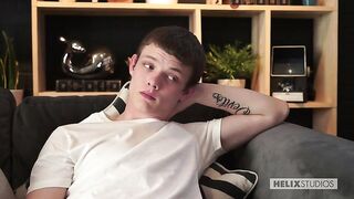 Студенту сниться горячее секс с одногруппником