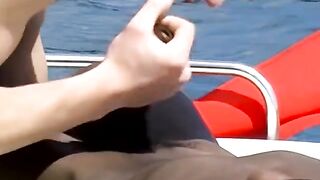 Черный парень трахает белого в попу на яхте