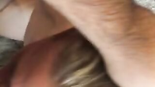 Парень сосет член полового партнера в POV видео