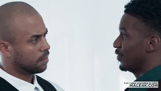 Деловые мужчины расслабились и потрахались вдвоем