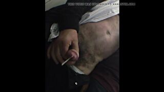 Толстому мужчине удалось кончить от хэндджоба