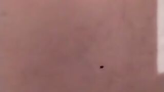 Мужчина трахает любовника в жопу в POV на смартфон