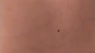 Мужчина трахает любовника в жопу в POV на смартфон