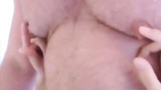 Гигант и молодой парень ебут друг друга в жопу