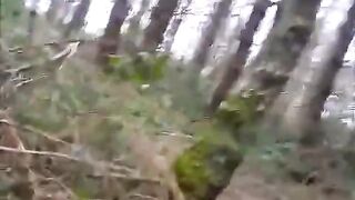 Лысый мужик ебет раком любовника на природе