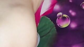 Пацан снимает на телефон как его хуй входит в жопу товарища