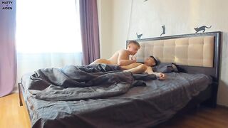 После массажа два парня практикуют минет