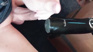 Большой член трахает искусственный заменитель пизды