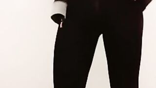 Парень показал попку и пенис