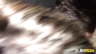 Парни втроем занимаются жестким сексом и пачкают друг друга спермой