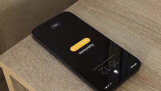 Русский парень просыпается и удовлетворяет себя мастурбатором