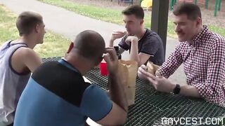 Двое близких друзей устроили оргию с пасынками