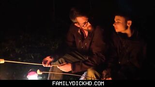 Отчим во время похода трахает ночью худого пасынка в палатке