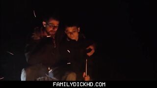 Отчим во время похода трахает ночью худого пасынка в палатке