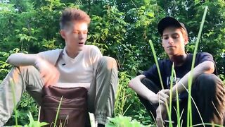 Вышли с другом гулять в лес и он сделал шикарный минет