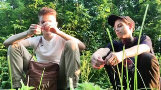 Вышли с другом гулять в лес и он сделал шикарный минет