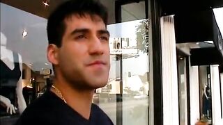 Брюнет ебет блондина на хате